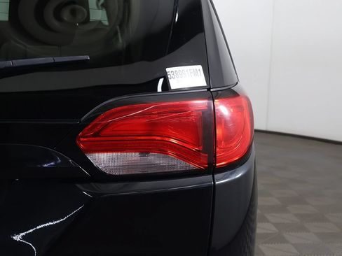 Used 2021 Chrysler Voyager Lxi FWD image 13
