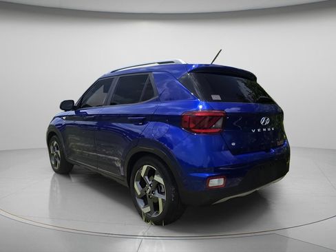 Used 2024 Hyundai Venue SEL FWD image 6