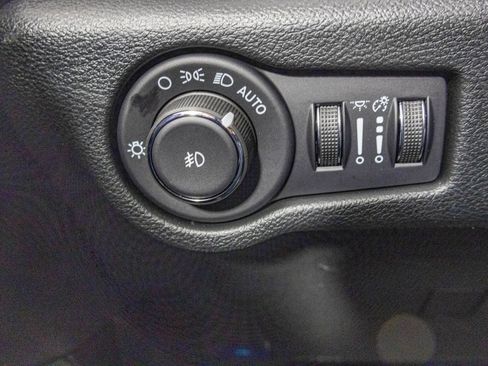 New 2026 Chrysler Pacifica Select AWD/4WD image 31