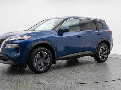 Used 2025 Nissan Rogue SV image 3