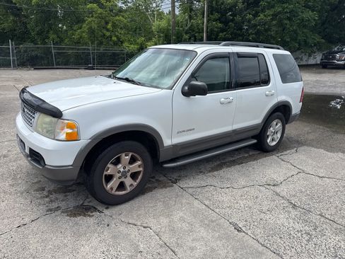 Used 2004 Ford Explorer XLT RWD image 1