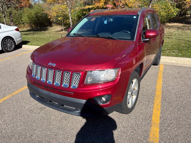 Used 2014 Jeep Compass Latitude w/ Sun/Sound Group AWD/4WD image 4