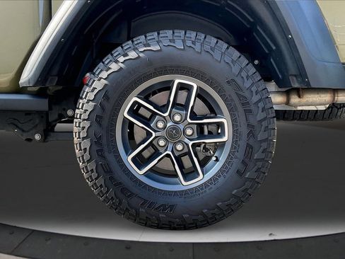 Certified 2025 Jeep Gladiator Mojave w/ Convenience Group AWD/4WD image 34