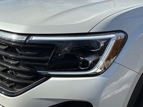 New 2026 Volkswagen Atlas Cross Sport SEL R-Line image 7