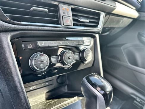 Used 2024 Volkswagen Taos SE image 17