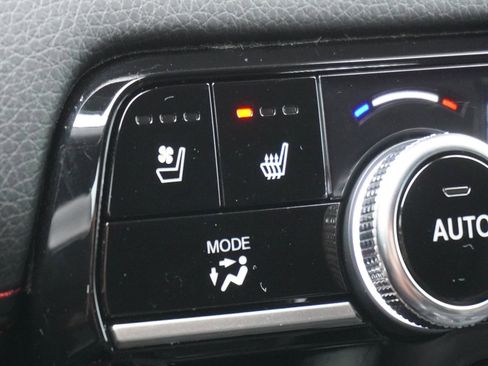 Used 2025 Honda Pilot Black Edition image 29