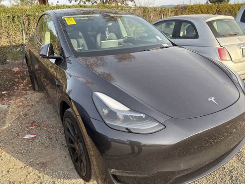 Used 2024 Tesla Model Y Long Range image 3