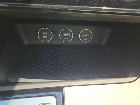 Used 2025 Genesis G70 2.5T RWD image 16