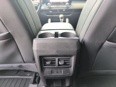 Used 2024 Chevrolet Colorado LT w/ LT Convenience Package III RWD image 31