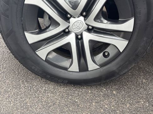 Used 2018 Toyota RAV4 LE image 28