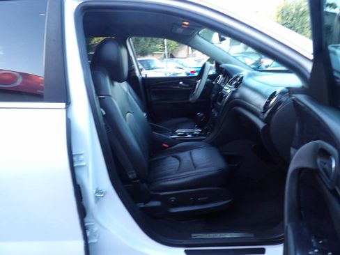 Used 2017 Buick Enclave Leather w/ Enclave Sport Touring Edition FWD image 6