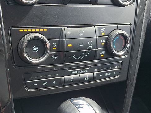 Used 2019 Ford Explorer XLT FWD image 16