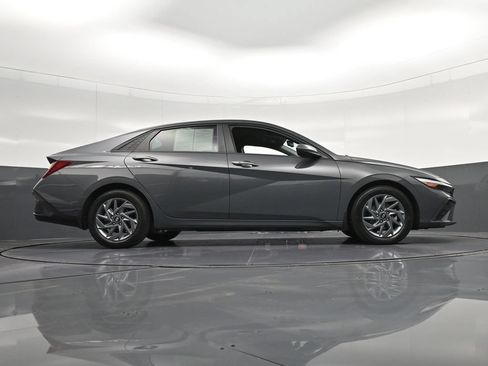 Used 2024 Hyundai Elantra SEL FWD image 30