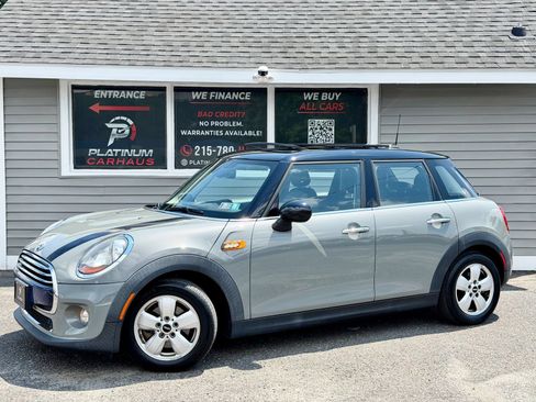 Used 2018 MINI Cooper 4-Door Hardtop w/ Premium Package FWD image 1