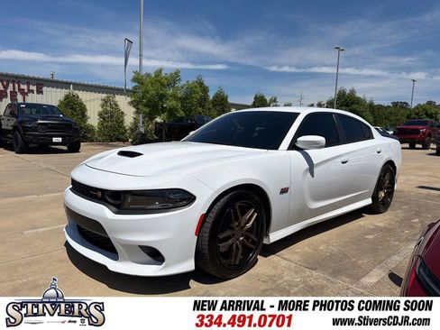 Used 2022 Dodge Charger Scat Pack w/ Plus Group RWD image 3