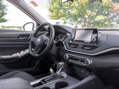 Used 2023 Nissan Altima 2.5 S FWD image 11