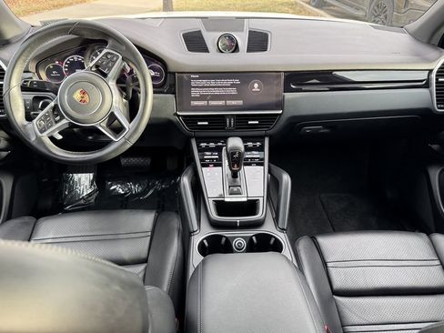Used 2023 Porsche Cayenne Platinum Edition image 28