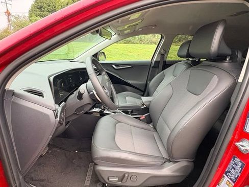 Used 2025 Kia Niro EX FWD image 9