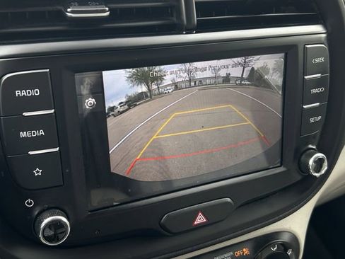 Used 2022 Kia Soul LX image 15