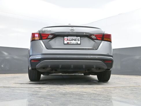 Used 2025 Nissan Altima 2.5 SV FWD image 37