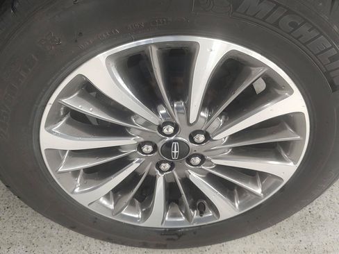 Used 2019 Lincoln Nautilus Select FWD image 32
