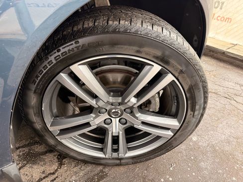 Used 2020 Volvo XC60 T5 Momentum w/ Protection Package image 48