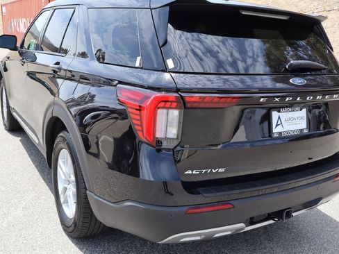 Used 2025 Ford Explorer Active w/ Active Comfort Package RWD image 16