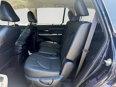 Used 2024 Toyota Grand Highlander AWD image 7