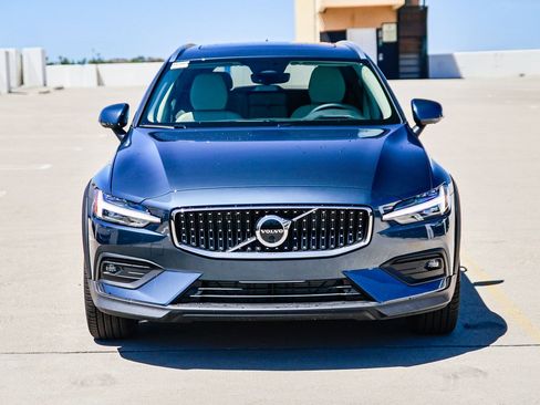 New 2026 Volvo V60 B5 Cross Country Ultra w/ Climate Package AWD/4WD image 2