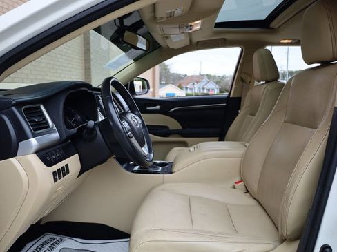 Used 2015 Toyota Highlander Limited w/ Driver Technology Package image 14