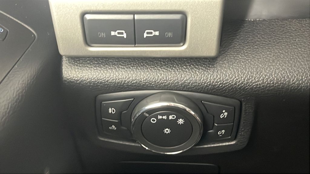 Used 2017 Ford F150 Lariat w/ Equipment Group 502A Luxury AWD/4WD image 30