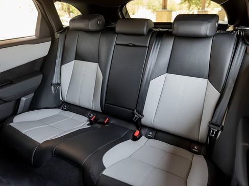 New 2026 Land Rover Range Rover Velar Dynamic SE image 21