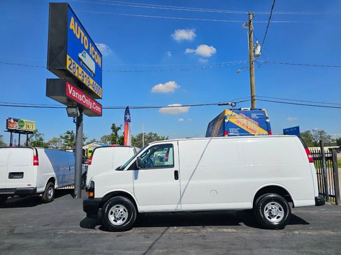 Used 2020 Chevrolet Express 2500 2500 3dr Cargo Van w/ Safety Package image 4