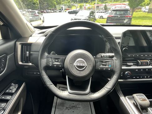 Used 2024 Nissan Pathfinder Platinum w/ Lighting Package (N93) AWD/4WD image 20