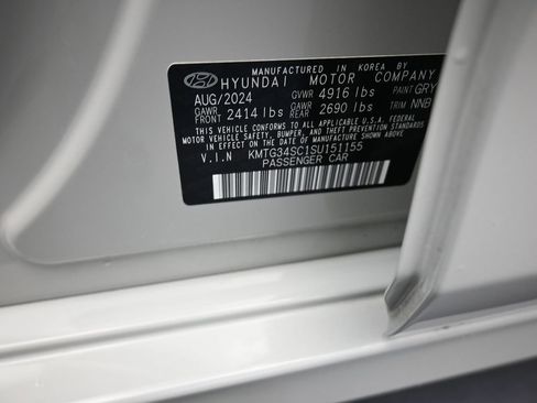 Used 2025 Genesis G70 2.5T image 19