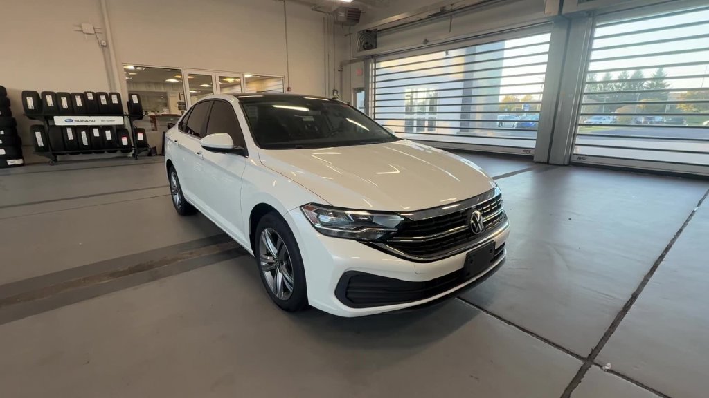 Used 2024 Volkswagen Jetta SE FWD image 8