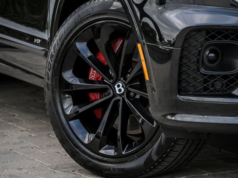 Used 2022 Bentley Bentayga AWD/4WD image 3