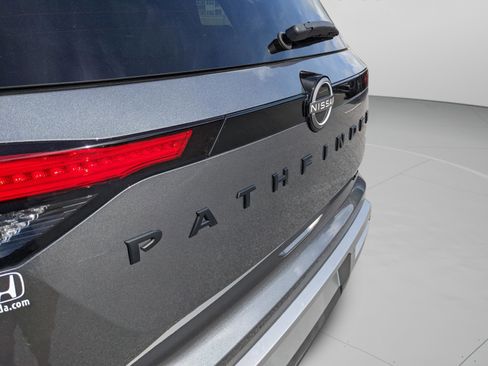 Used 2024 Nissan Pathfinder SL w/ Black Appearance Package image 15