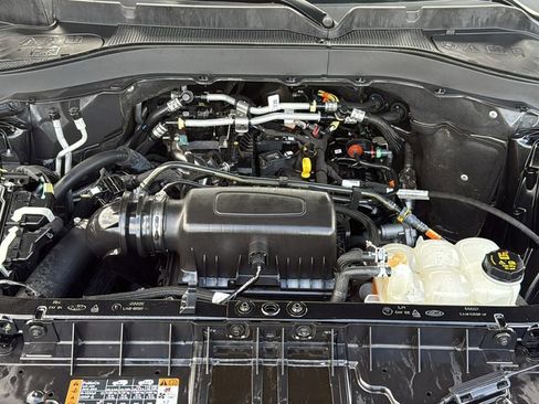 Used 2022 Ford Explorer XLT image 35