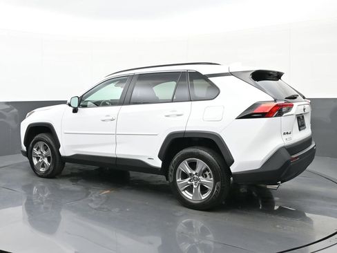 Used 2024 Toyota RAV4 LE AWD/4WD image 5
