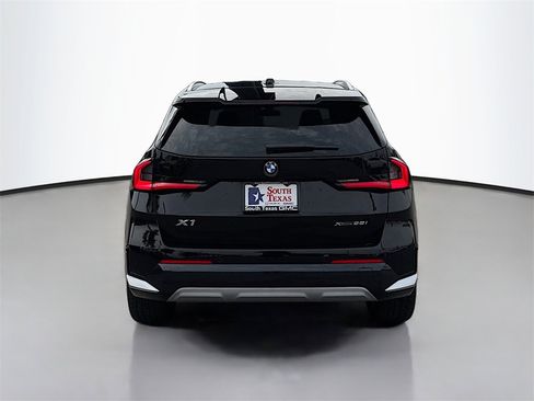 Used 2024 BMW X1 xDrive28i w/ Technology Package image 6