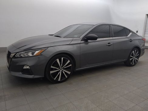 Used 2019 Nissan Altima 2.5 SR FWD image 2