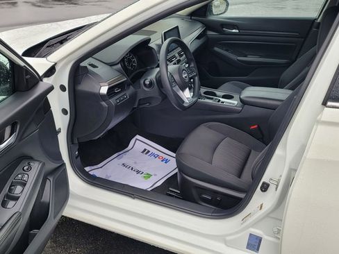 Used 2025 Nissan Altima 2.5 SV image 18