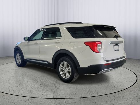 Certified 2022 Ford Explorer XLT w/ Equipment Group 202A AWD/4WD image 3