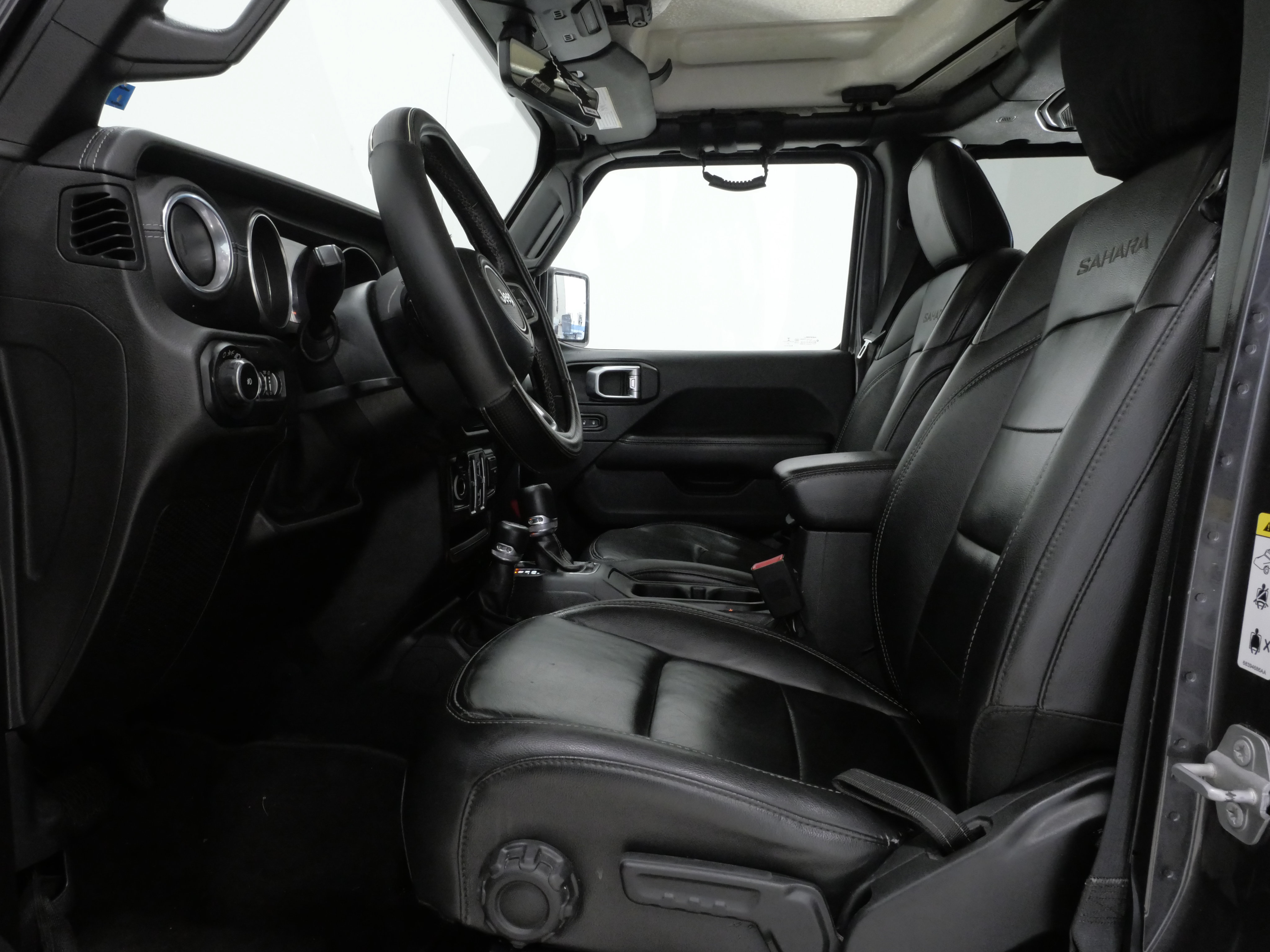 Used 2018 Jeep Wrangler Unlimited Sahara AWD/4WD image 13