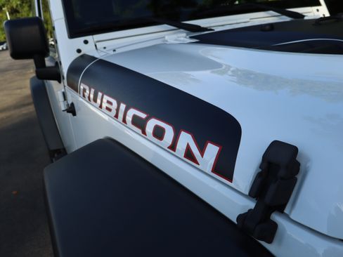 Used 2018 Jeep Wrangler Rubicon AWD/4WD image 13