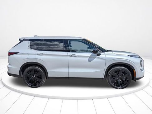 New 2026 Mitsubishi Outlander LE FWD image 3