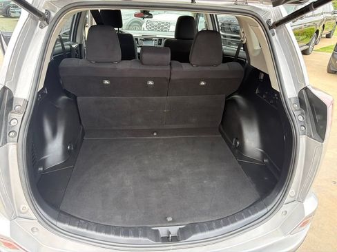 Used 2018 Toyota RAV4 XLE FWD image 32