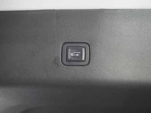 Used 2022 Chevrolet Traverse LT AWD/4WD image 11