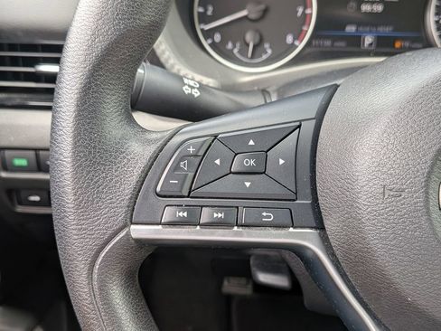 Used 2025 Nissan Sentra SV FWD image 23